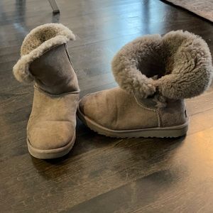 Ugg gray Short boots with buttons